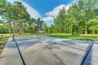 Higden Studio w/ Shared Patio, Yard Games, Grills! - 2-Star