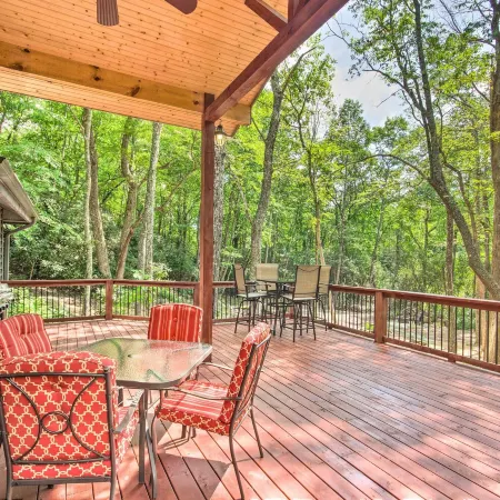 Lake Toxaway Cabin w/ Fire Pit - 1 Mi to Marina