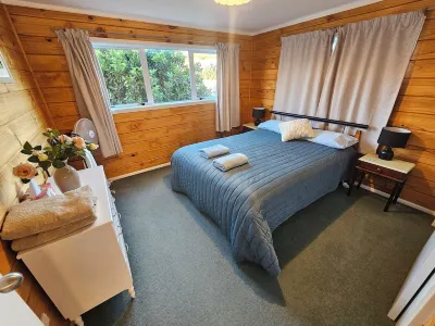 Cosy fully self contained bungalow Отели в г. 