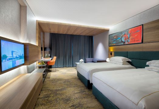 1. 에메랄드 호텔..