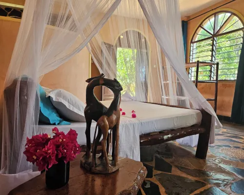 Room in Guest Room - 38m2 Turtle Suite in a 560 m2 Villa, Indian Ocean View Hotels in Shimoni