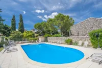 Logis Hotel Restaurant l'Esquielle Hotels in Domessargues