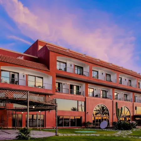 La Posada Hotel & Beach Club