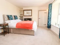 56 The Green Hotels in Isleworth