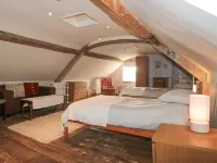 Wards Court 2 Hotels in Gloucester