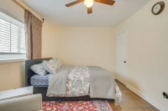 Convenient Skokie Condo - Walk to Train! Hotels in Skokie