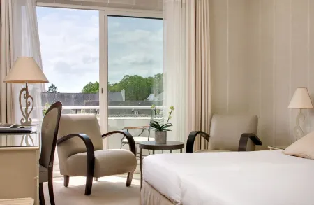 Grand Hotel de Solesmes Отели в г. Сабле-Сюр-Сарт