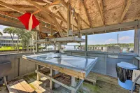 Pool Access & Lanai: Riverfront Welaka Condo! - 수영장