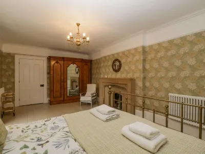 Kylemore Hotels near Bodylight Therapy