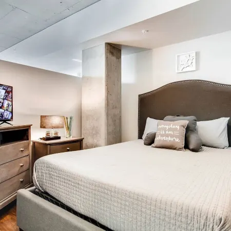 Speechless in Seattle - #1 Location - 2Br - Free Parking - VR1