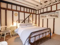 Driftwood Cottage Hotels in Felixstowe