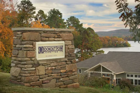 Lookout Point Lakeside Inn