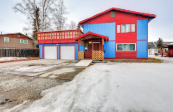 Near Dtwn and Pioneer Park Fairbanks Home with Deck!