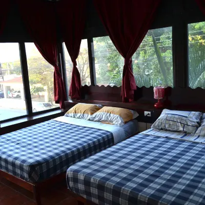 Hotel Columbus Hotels near La Sabana Metropolitan Park
