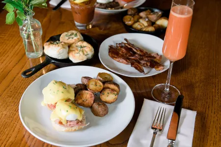 The Red Fox Inn & Tavern Отели в г. Делаплейн