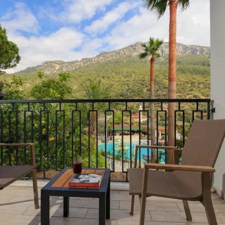 Morina Deluxe Hotel