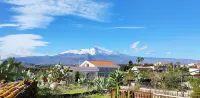 House with a view of Etna 200 meters from the sea