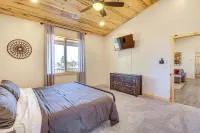 Sunny Overgaard Vacation Rental w/ Backyard! - 3 estrellas