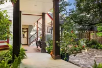 Brava House Bed and Breakfast Hotels in West Lake Hills