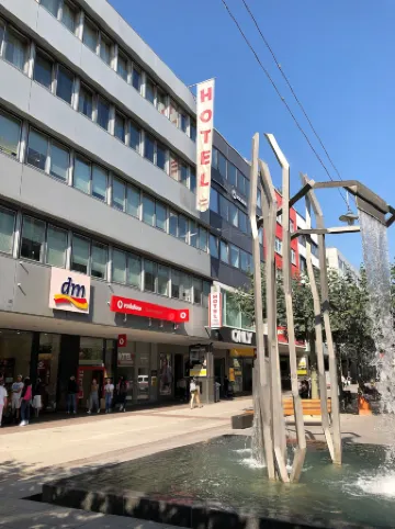 Hotel Stadt Hamburg am Fluss Saarbrücken Отели в г. Саарбрюккен