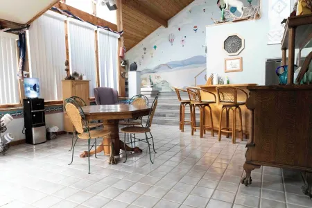 House of Joy, A Spacious Home Close to POM de Terre Lake and Lake of the Ozarks