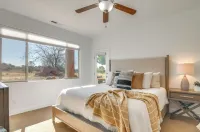 Zion Area Home w/ Scenic Views & Private Hot Tub! - 방갈로