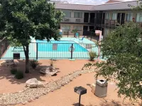 Howard Johnson by Wyndham Odessa TX - Pools