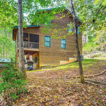 Hot Tub & Hikes: Dahlonega Cabin - 4 Mi to Town!