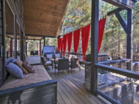Stylish Broken Bow Cabin w/ Hot Tub + Fire Pit! فنادق في بروكن بو
