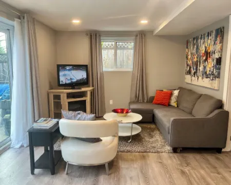 Starlight Poolside ~ 1 bedroom suite Hotels in Coquitlam