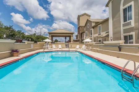 Comfort Inn & Suites Greenwood Near University