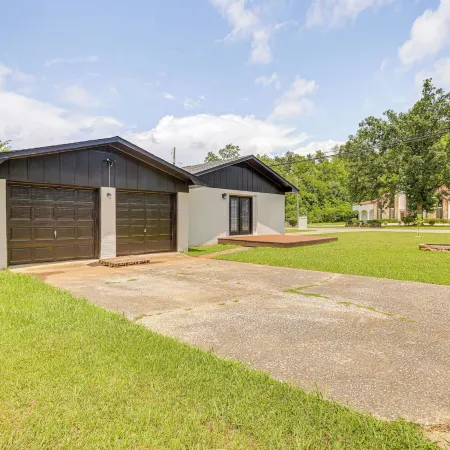 Inviting Jacksonville Home < Half Mi to University