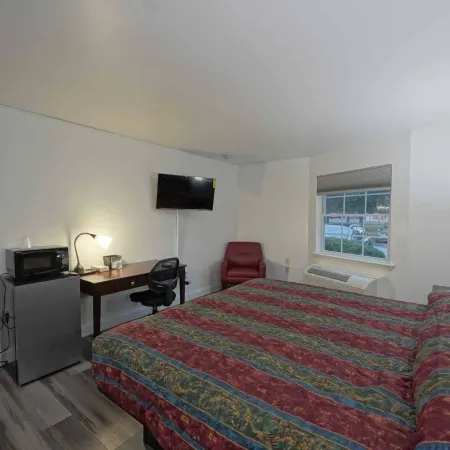 Greenwoods Inn & Suites
