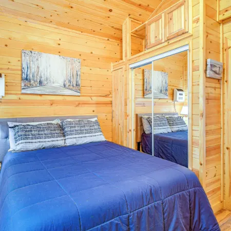 Grill, Fire Pit: Pet-Friendly Lakeside Cottage!