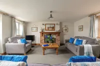 Swallow Cottage @ Olivemead Farm Hotels in Chippenham