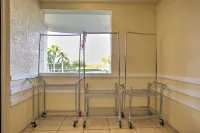 Bayfront Retreat Private Balcony and Pool Access!