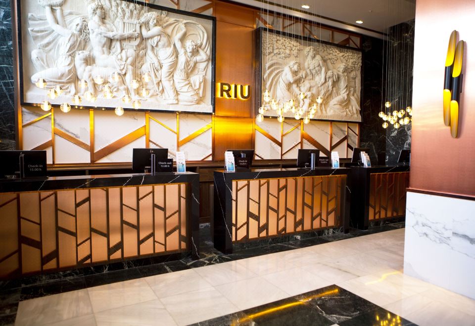 리우 플라자 에스파냐의 시원한 야외 수영장과 도시 전경