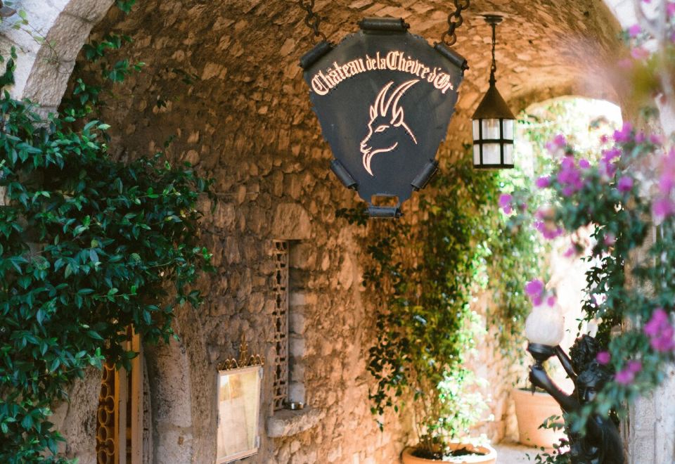 3. 라 셰브러 디오..