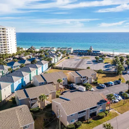 Sunny Destin Condo w/ Pool & Beach Access!