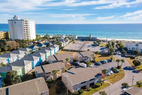 Sunny Destin Condo w/ Pool & Beach Access! - Condos