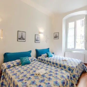 JOIVY Bright 2BR flat with Parking in Rapallo Centre