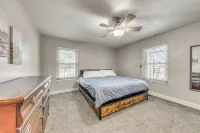 4 Mi to Museums: Roswell Getaway w/ Game Room! - 3-Star