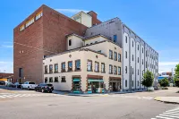 Charming Historical Oasis - Luxurious Comfort and Modern Amenities Hotels in Knox County