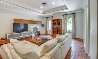 Guest House in Private Villa ~ 23 Mi to Washington