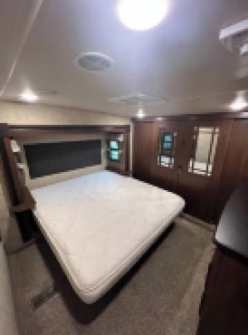 Cozy 2 bedroom RV with pool