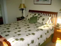 Quaint Bungalow Minutes From Downtown, Harbor, Shops