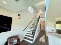 NEW Penthouse on the River-4 BR Corner Condo with Iconic Gruene Tower Views