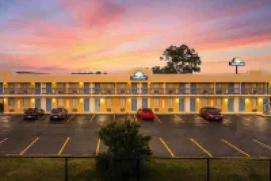 Days Inn by Wyndham Fort Wayne