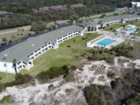 Days Inn & Suites by Wyndham Jekyll Island Hotels in Glynn County