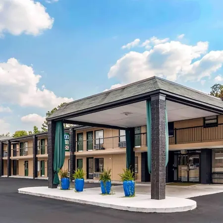Super 8 by Wyndham Daleville/Fort Novosel